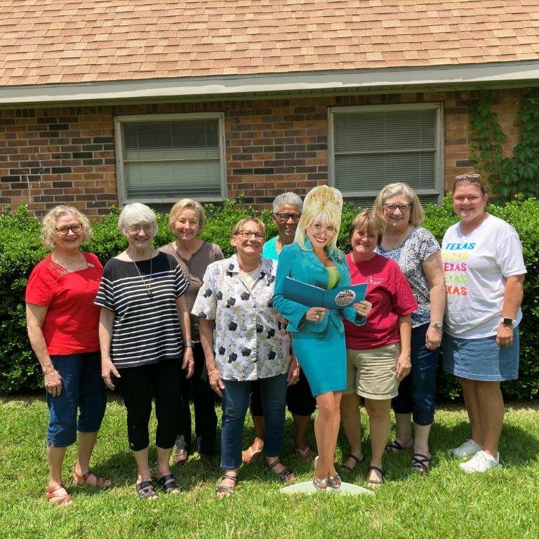Quitman Pilot Club committee members with their promotional cardboard cutout of Dolly Parton.